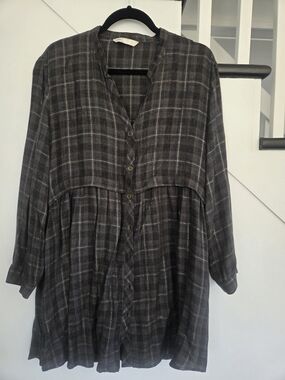 Zara Plaid Button-Up Shirt in Charcoal and White